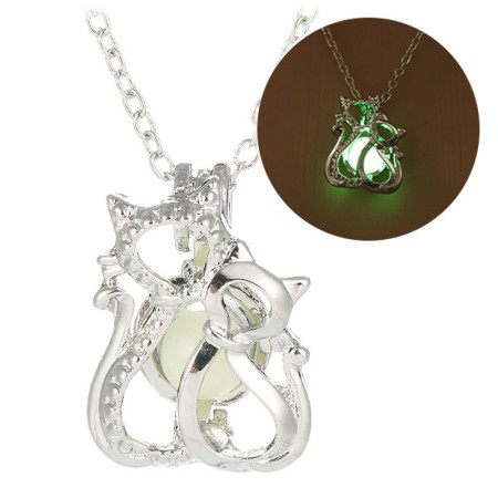 Kaklo papuošalas Green Cats šviečiantis tamsoje; 24x18mm Kaklo papuošalas Green Cats šviečiantis tamsoje; 24x18mm