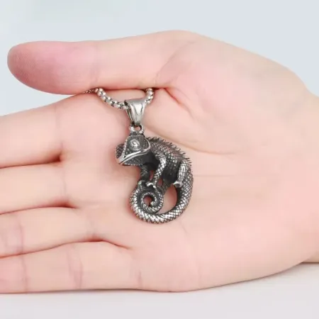 Kaklo papuošalas Chameleonas sidabro spalvos; 27x35mm