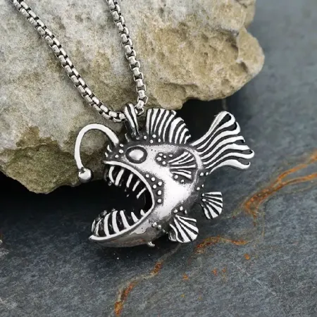 Kaklo papuošalas Deep sea fish sidabro spalvos; 40x50mm