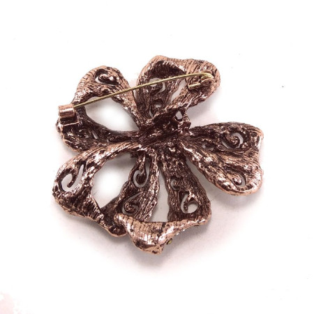 Segė bronzinis Kaspinas; 6x5.8cm Segė bronzinis Kaspinas; 6x5.8cm