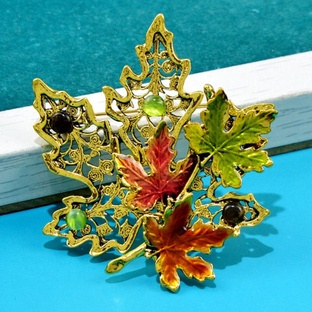 Segė Klevo lapas Gold; 5.7x5.8cm Segė Klevo lapas Gold; 5.7x5.8cm